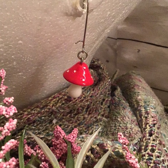Mushroom Earrings - Picture 6 of 9